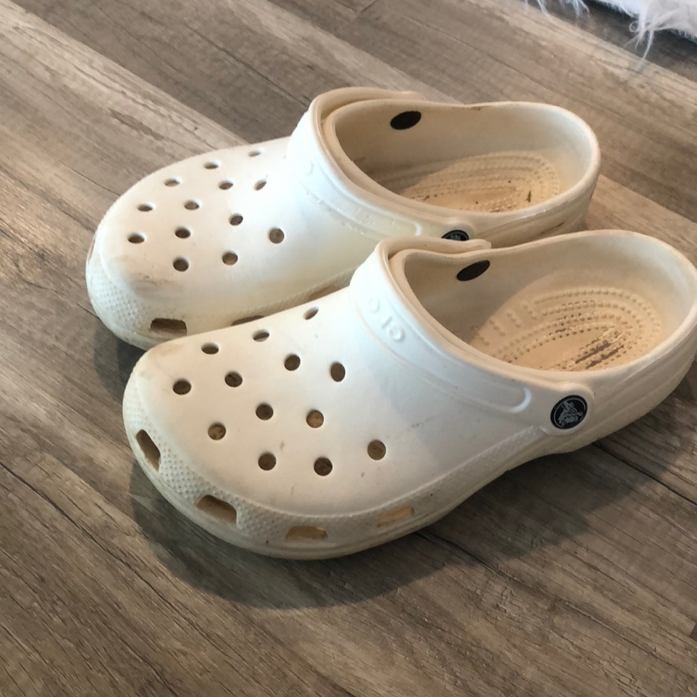 Woman’s size 8 crocs